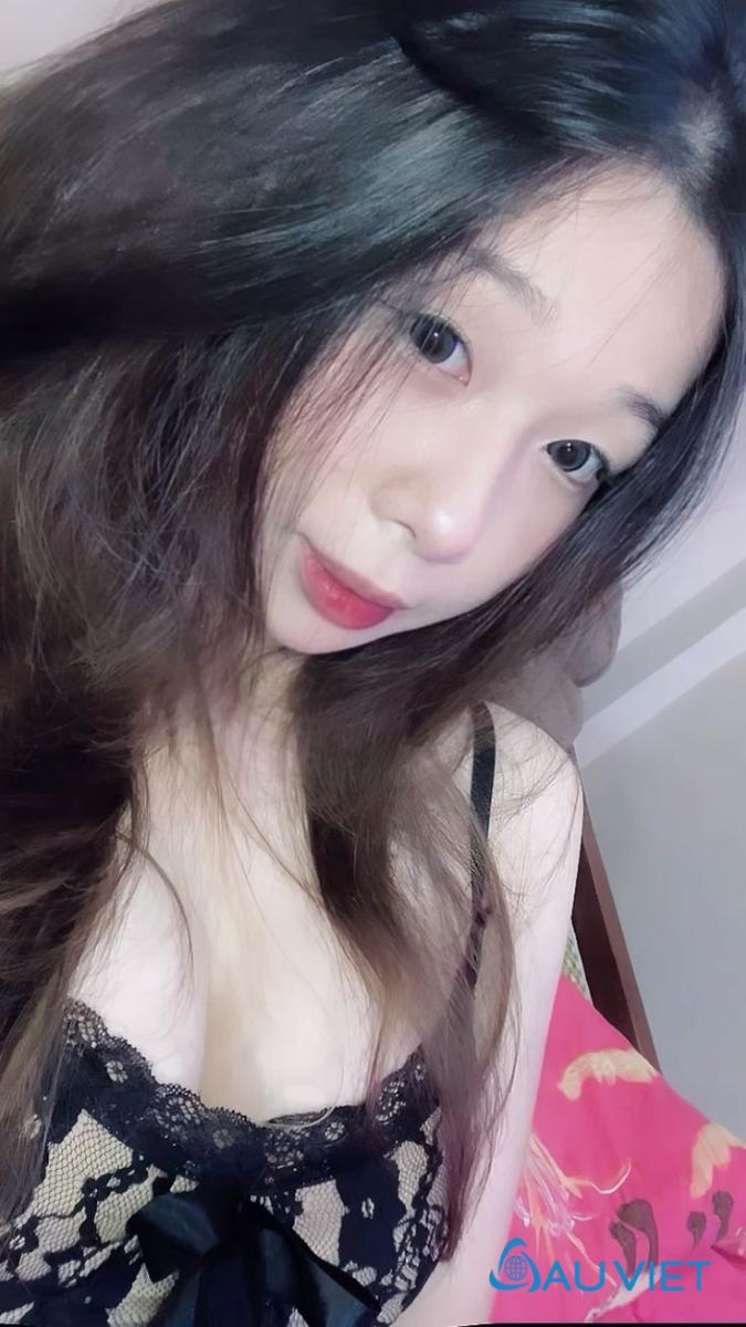 Nụ cười rạng rỡ, tỏa nắng ấm áp
