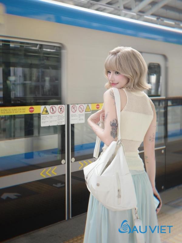 Ảnh Ciin Bùi Thảo Ly TikTok ở nhà ga Nhật